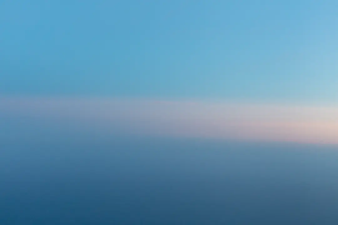 Serene sunset view from an airplane, photography by Zephyr Ivanisi.